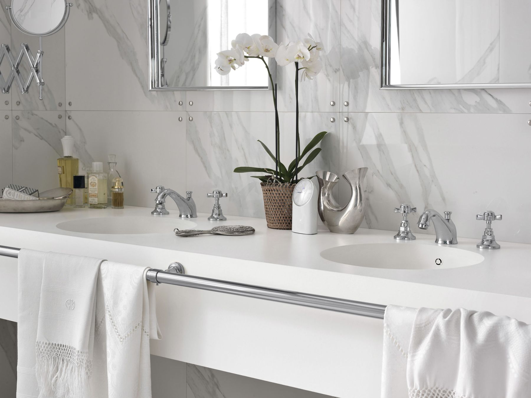 sites/corian.pl/IMG/jpg/bathroom-surface-modern-retro-purity-01.jpg